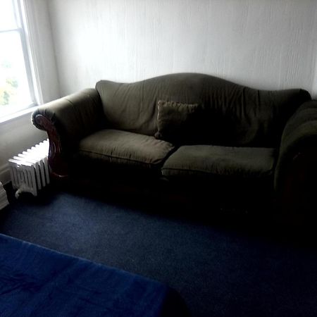 A Cozy Bedroom For You To Relax Pittsburgh Exterior foto